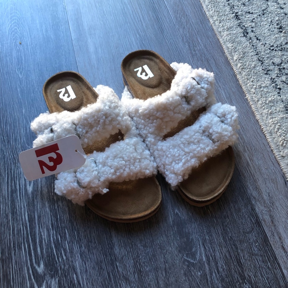 Women’s 123 White Faux-Sherpa Double Strap Sandals Size 7